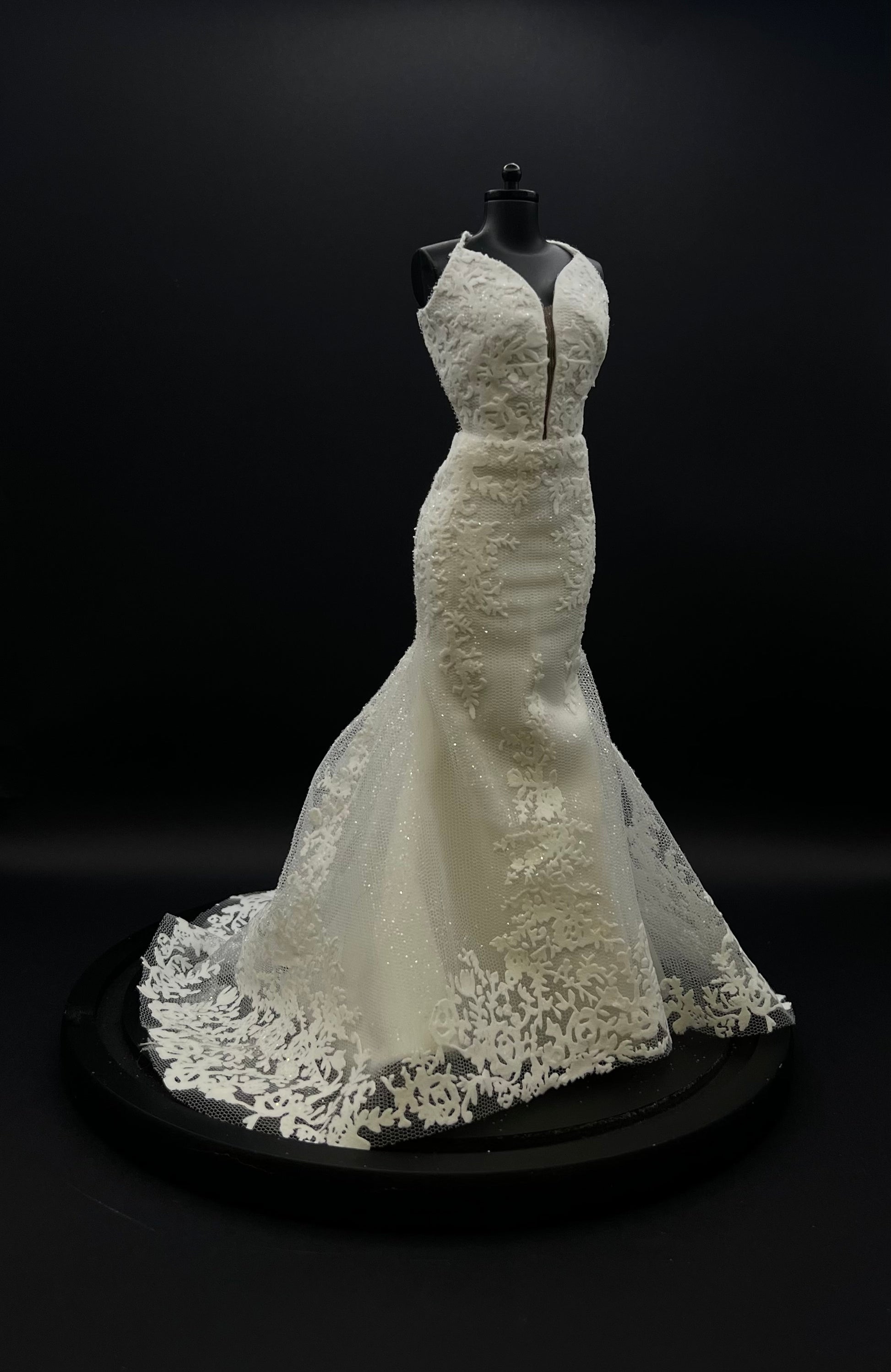 white wedding dress on mannequin Plus Size mermaid overskirt with Detachable Train, Ruffles, Lace Applique, and Ruffled Skirt White Custom Size If you require a custom size White Wedding Dress On Mannequin
