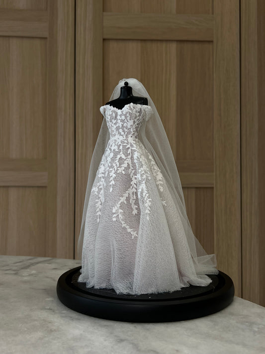 Lace / Beaded + Plain veil option, all our dresses are set on black mannequins and displayed on black bases. 